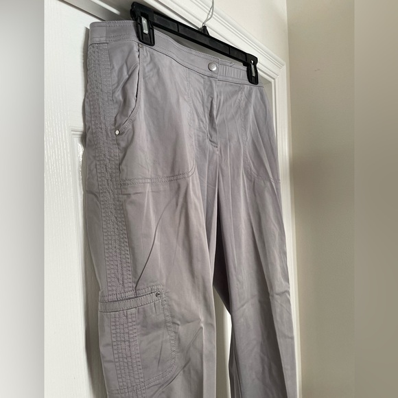 Chico’s Zenergy straight leg convertible crops capris size 2 or US 12 stone grey - Picture 2 of 8